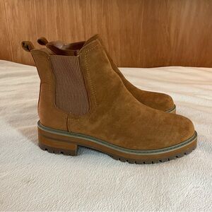 Women's Suede Chelsea Boots in Brown